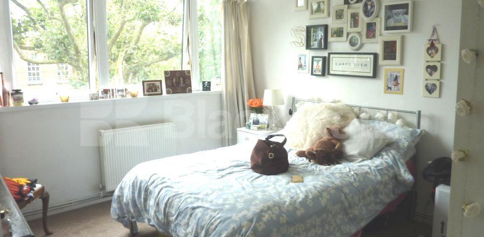 			MINUTES TO CANAL & TUBE & GOOD FOR 4 SHARERS! , 3 Bedroom, 1 bath, 1 reception Flat			 Shirland Road , WARWICK AVENUE 